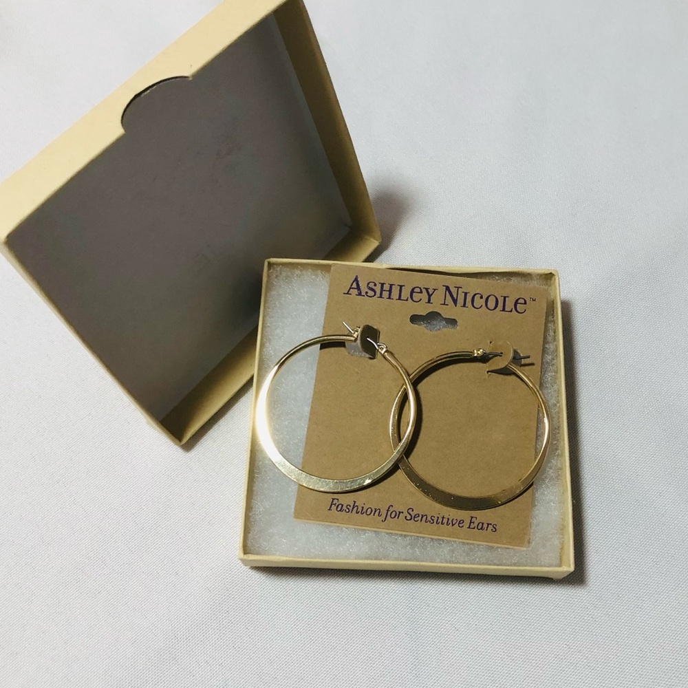 New Ashley Nicole gold hoops